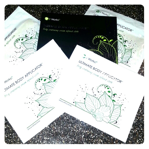 Body wrap aplicator box comes with 4 wraps.