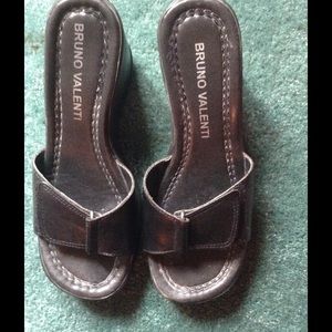 Black sandals. Size 5-5.5