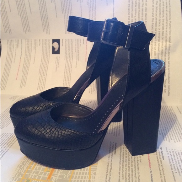 Circus by Sam Edelman "Nyla" Heel