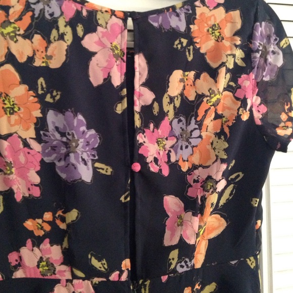 Forever 21 Floral Short Sleeve Dress - Picture 3 of 4