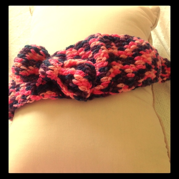Crochet headband with bow