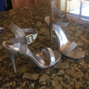 Steve Madden nude patent leather 👠