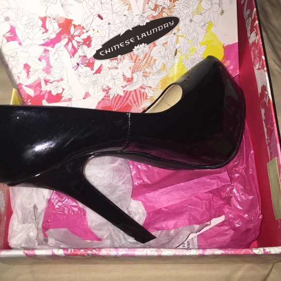 Chinese Laundry Black Patent Leather Pumps