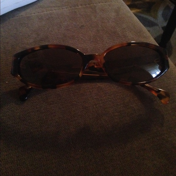 Oscar de la Renta polarized sunglasses