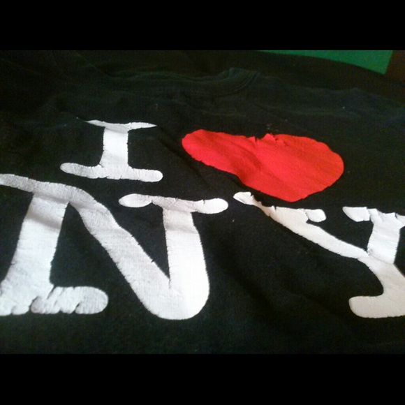 A black New York shirt