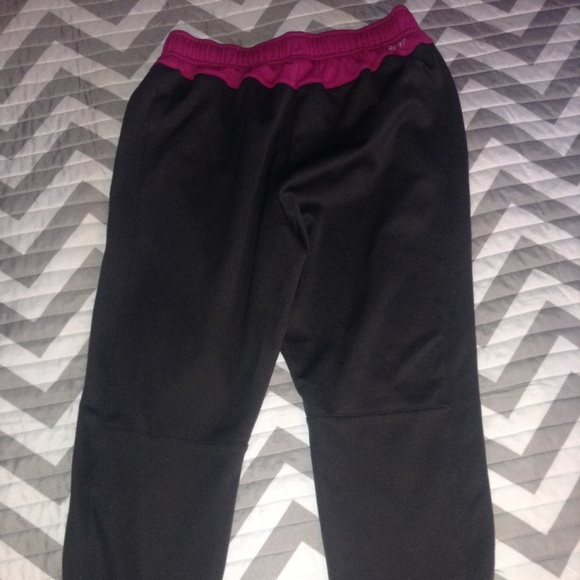 Girls Nike Drifit running pants - Picture 2 of 3