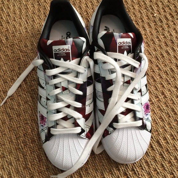 Adidas superstars