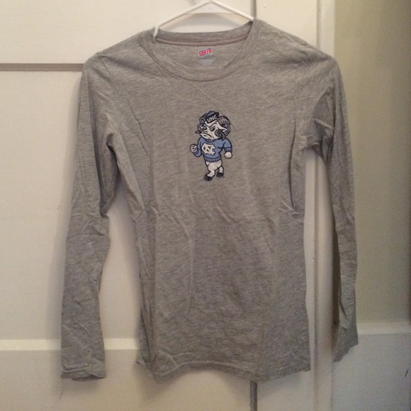 UNC long sleeve thin t shirt.