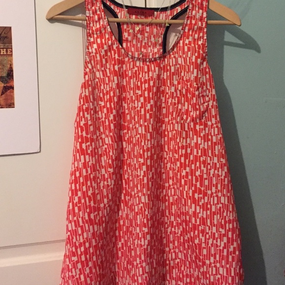 Red and white tank from Akira