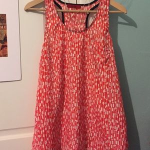 Red and white tank from Akira