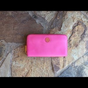 💗 Pink Tory Burch Robinson Wallet 💗