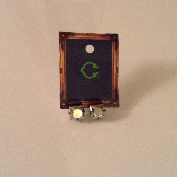 New! C Wonder metallic studs