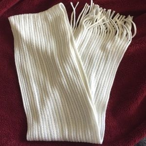 🆕 White Knit Scarf