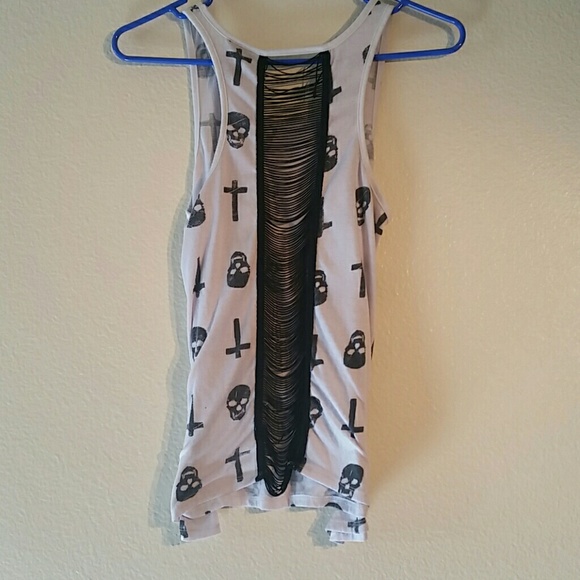 Skull & Cross tank with partial open back - Picture 2 of 4