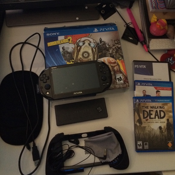 PS Vita Bundle - Picture 1 of 1