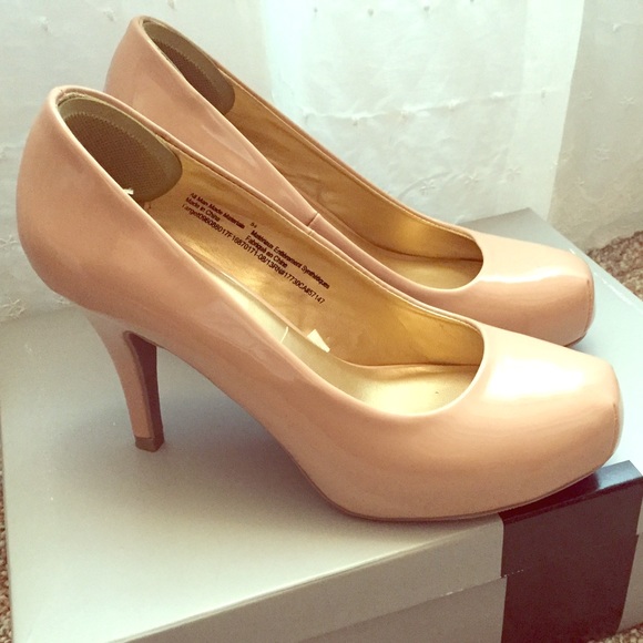 NUDE/BLUSH COLOR HEELS
