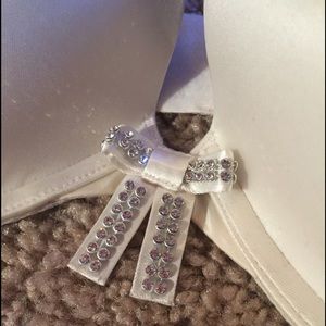 👙Victoria's Secret Off White Rhinestone Strap Bra