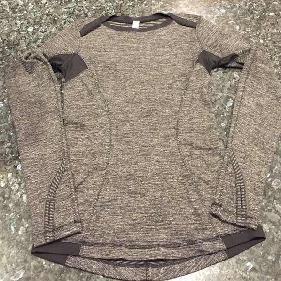 Lulu Lemon Long Sleeve shirt size 4