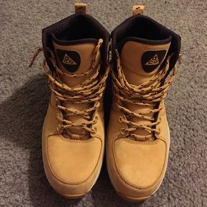 Nike Manoa ACG in wheat
