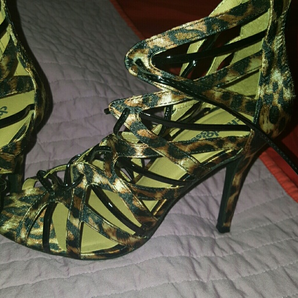Animal print shoes/heels - Picture 3 of 4