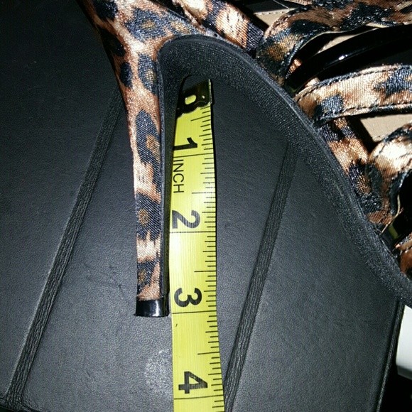 Animal print shoes/heels - Picture 2 of 4
