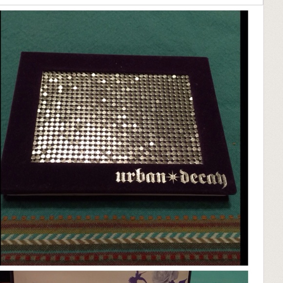 Urban Decay deluxe Shadow box/ Lip Bundle