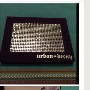 Urban Decay deluxe Shadow box/ Lip Bundle