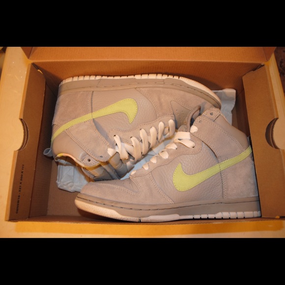 Nike Women's Dunks High - Picture 1 of 3