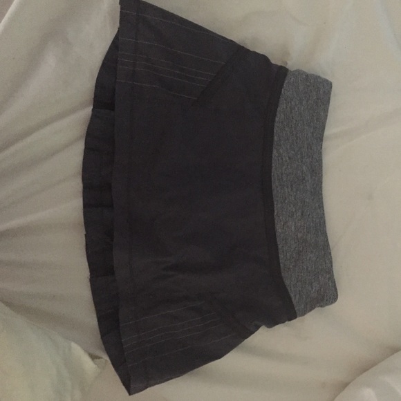 Gray lululemon skirt with ruffles