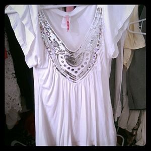 Adorable white and silver sequin top-reserved