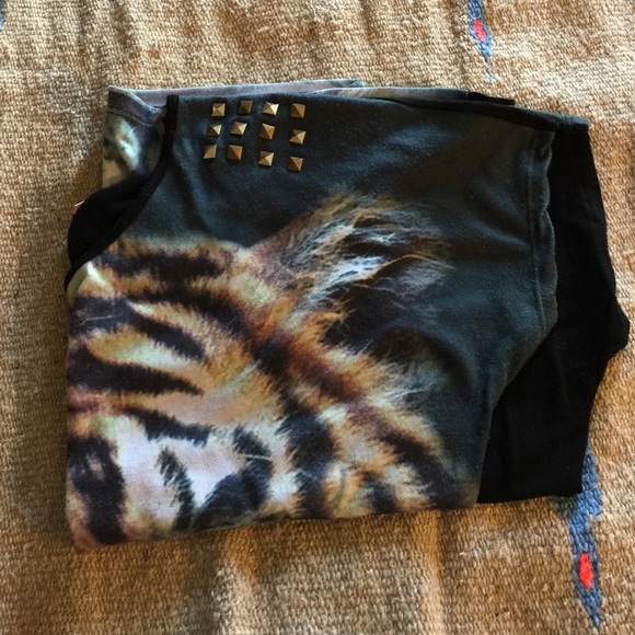 SOLD-Tiger top. - Picture 2 of 2