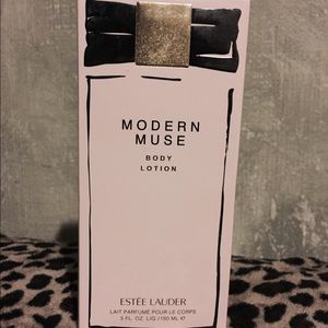 Estée Lauder Modern Muse 5fl oz Body Lotion
