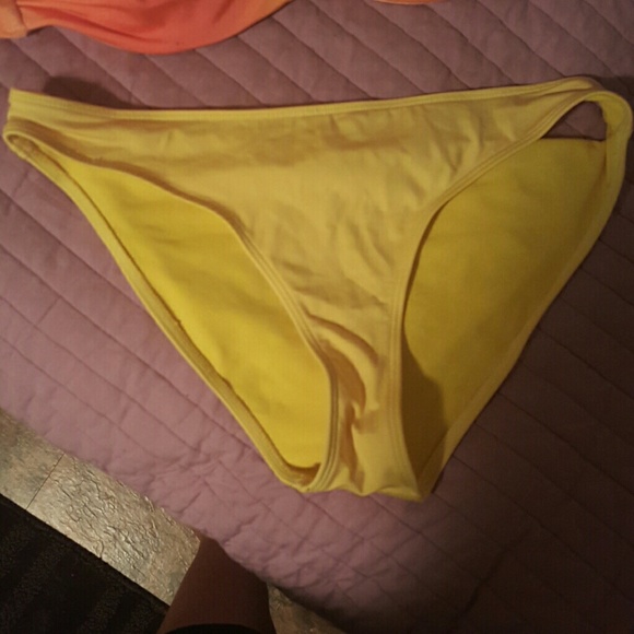 Bathing suit - Picture 2 of 3