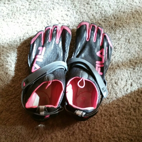 Toes shoes