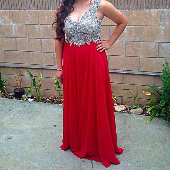 Beautiful Elegant beaded Red dress - Picture 1 of 3
