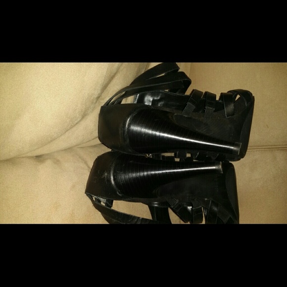 Heels - Picture 3 of 3