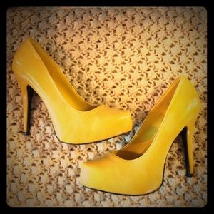 Qupid Yellow Pumps