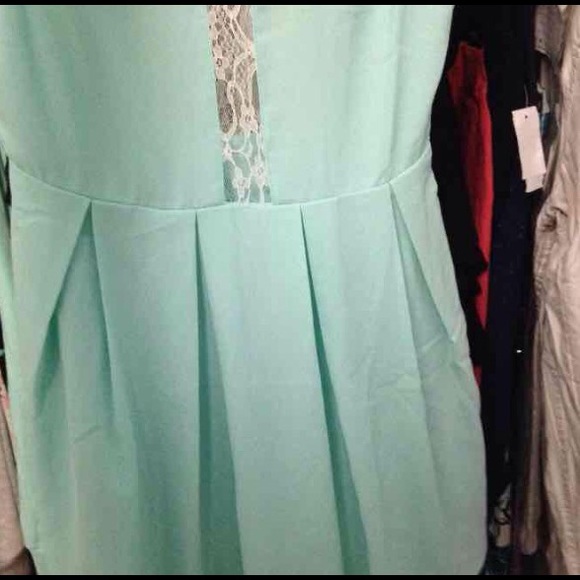 Cute mint green dress - Picture 2 of 2