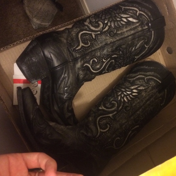 worn once, corral boots from buckle