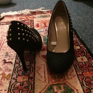 Black Stud Pumps
