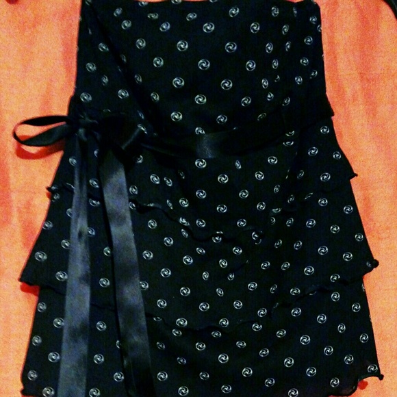 Strapless top, ruffle tier