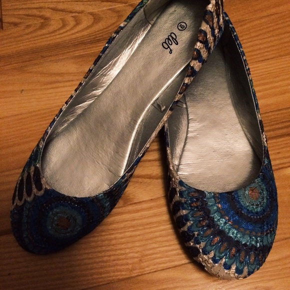 Cute abstract print flats! 🌴🌌