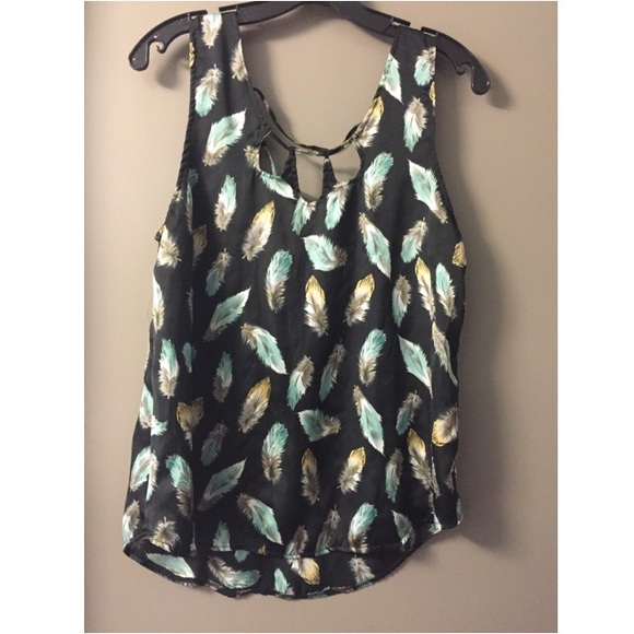 Cut-out neck feather print tank