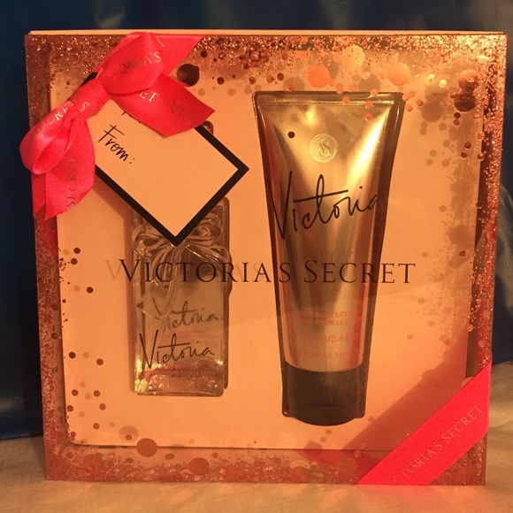 Victoria by Victoria's Secret set