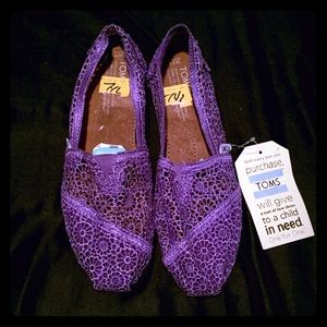 NWT Crochet Lace Purple Toms Slip On Flats