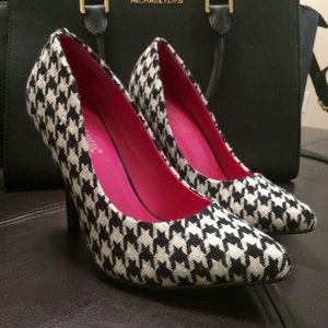 NWOT Print Heels