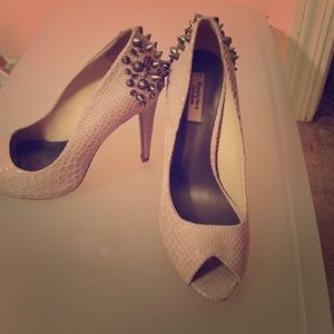 Vera Wang Nude High Heels