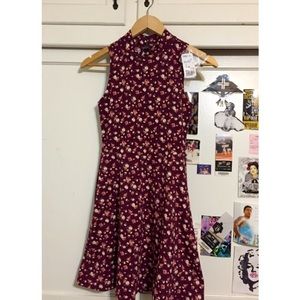 Burgundy/Rust Floral Dress <3 Size: Small 2-4