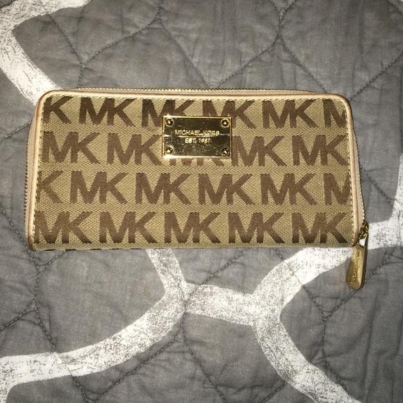 Authentic Michael Kors Continental wallet