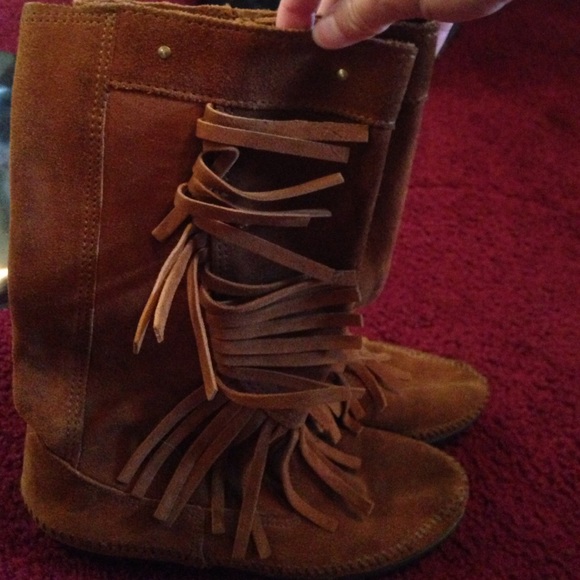 Suade boots with tassels